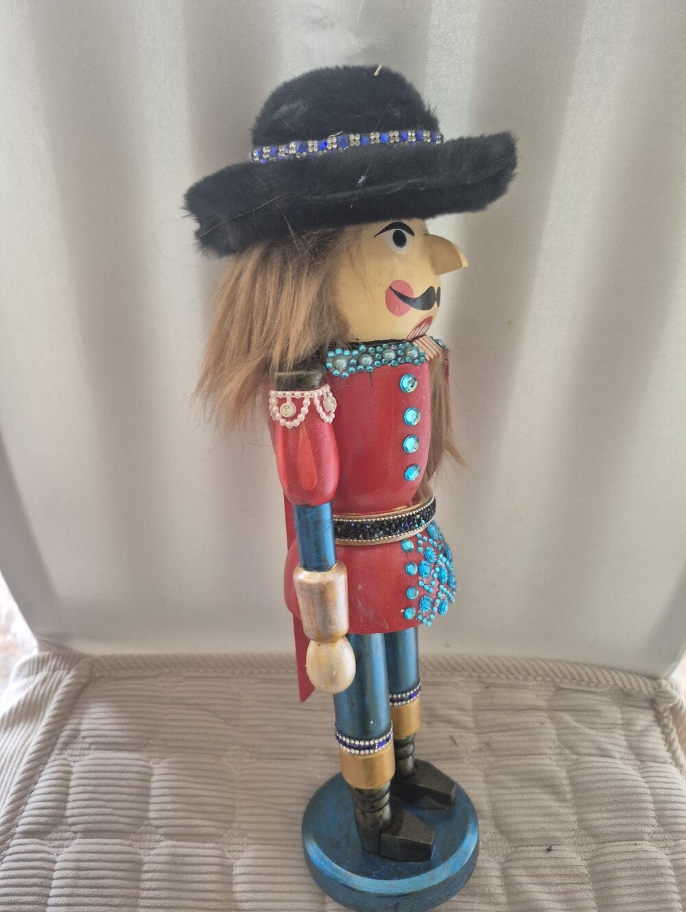 Musketeer Nutcracker In Red & Turquoise - Picture 2 of 4